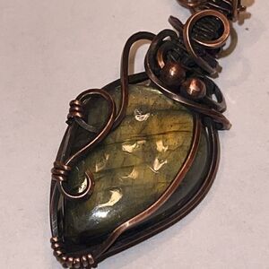 NWT DebbyTammy 16” handmade Labradorite teardrop stone necklace